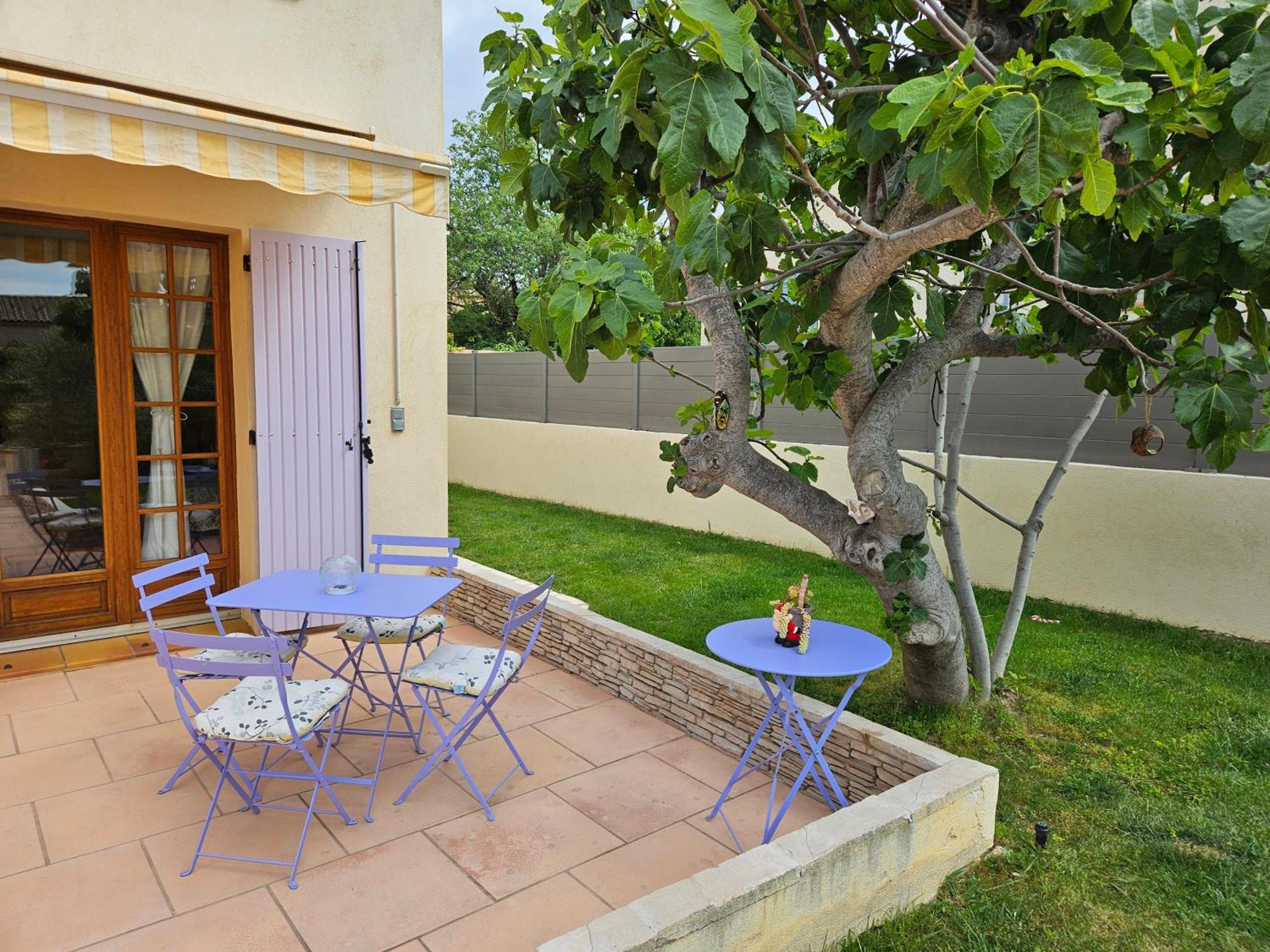 Villa Au Pied Du Massif Des Costes Pélissanne Exterior foto