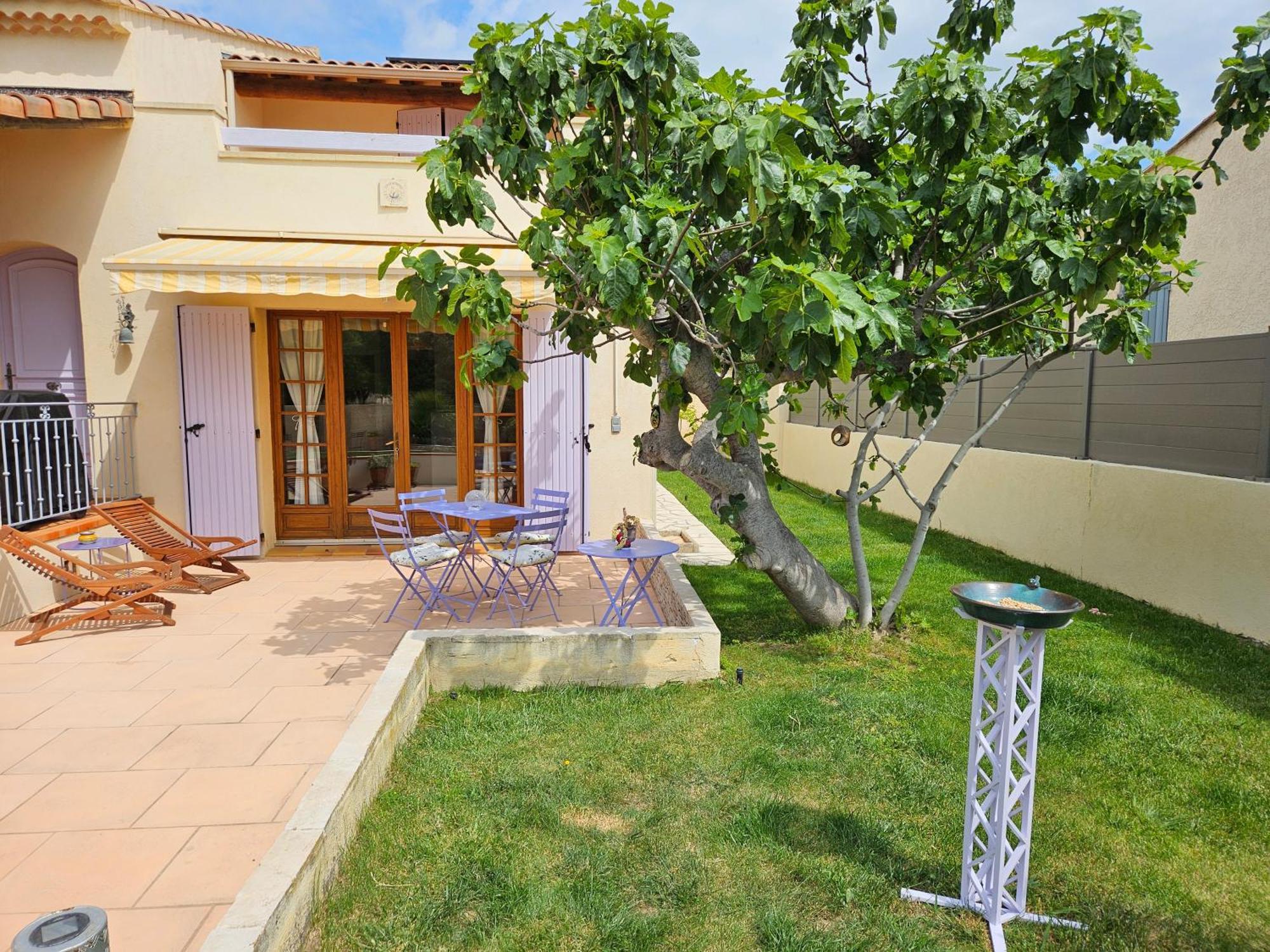 Villa Au Pied Du Massif Des Costes Pélissanne Exterior foto